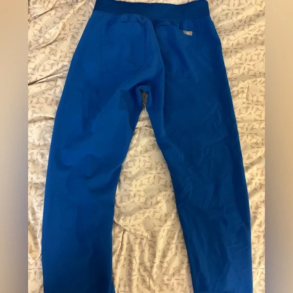 Figs Royal Blue Livingston scrub pants + Catarina scrub top - Picture 4 of 6